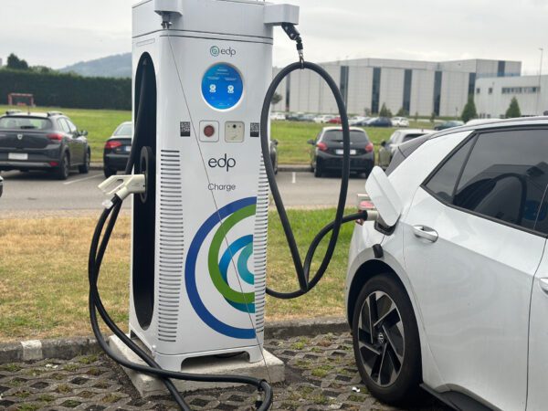 Cargador eléctrico